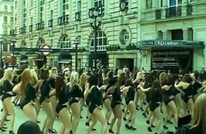 Танцевальный флешмоб в Лондоне