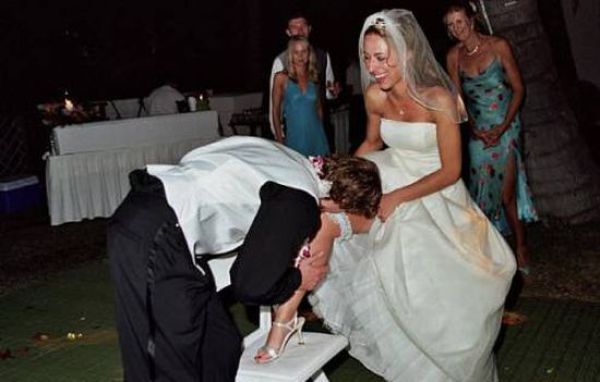 Измена мужу невесты. Самые смешные моменты на свадьбах. Невеста изменяет на свадьбе. Невеста изменяет жениху на свадьбе. На свадьбе унизил невесту.
