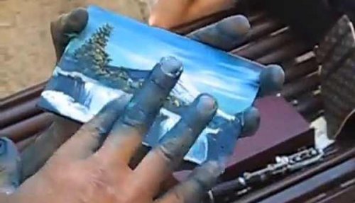Художник рисует пейзажи пальцами за три минуты