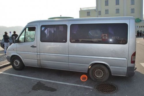 Сколько цыган может поместиться в микроавтобусе (4 фото)