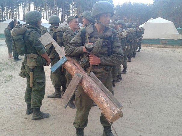 Как воспитывают в российской армии (10 фото)